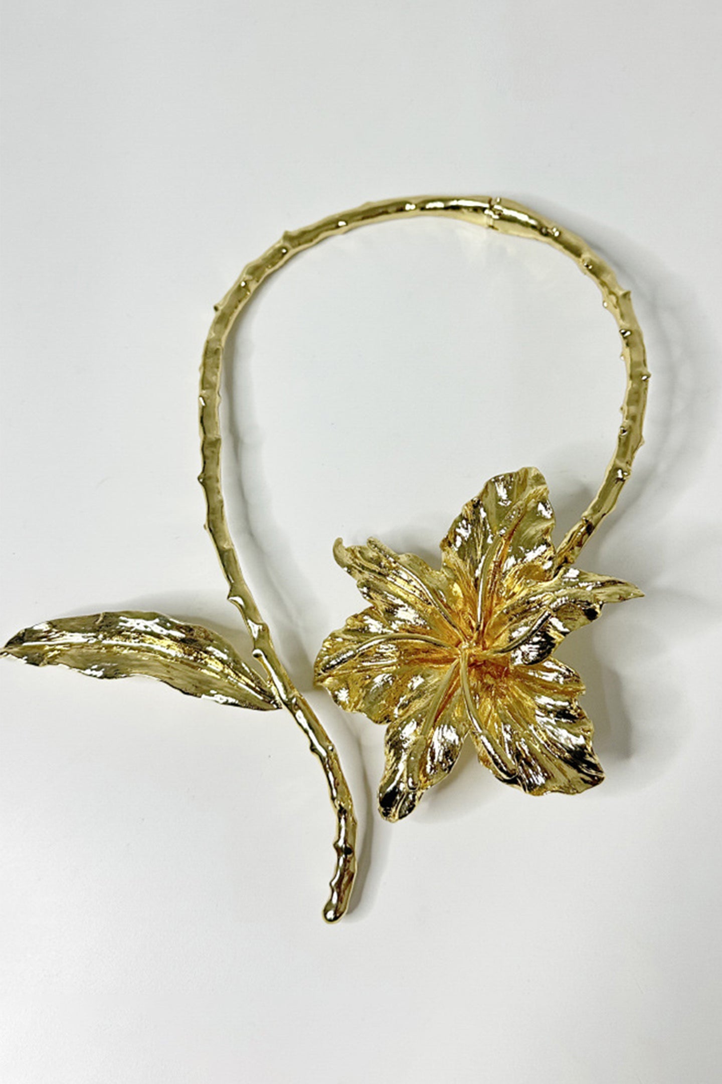 Oversize Flower Choker Necklace
