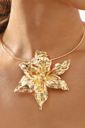 Metal Floral Pendant Choker