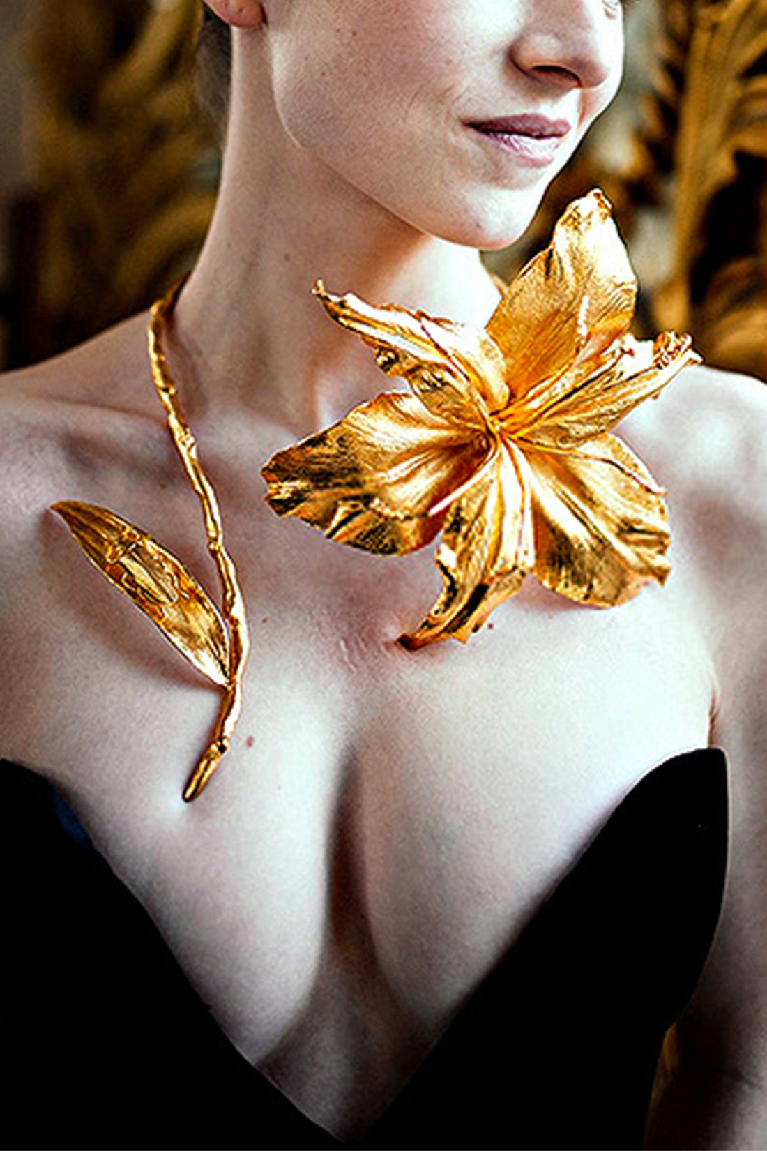 Oversize Flower Choker Necklace