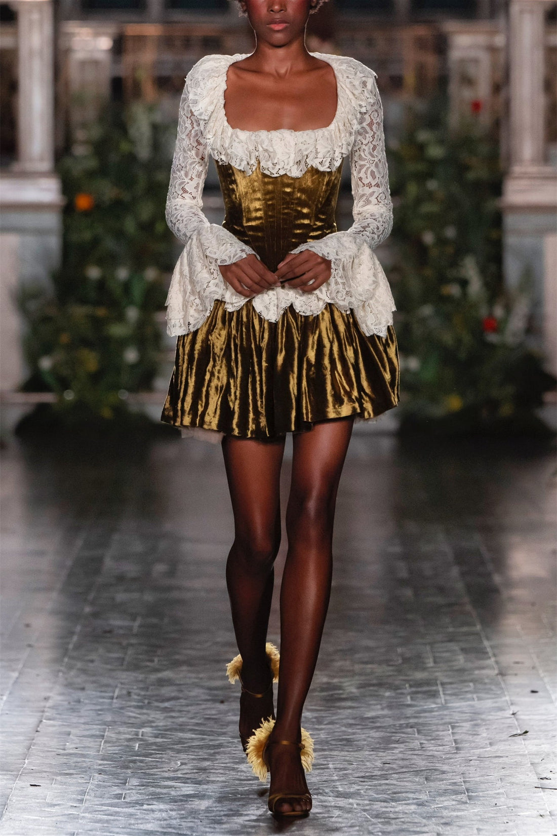 Mona Square Neck Velvet Corset Set
